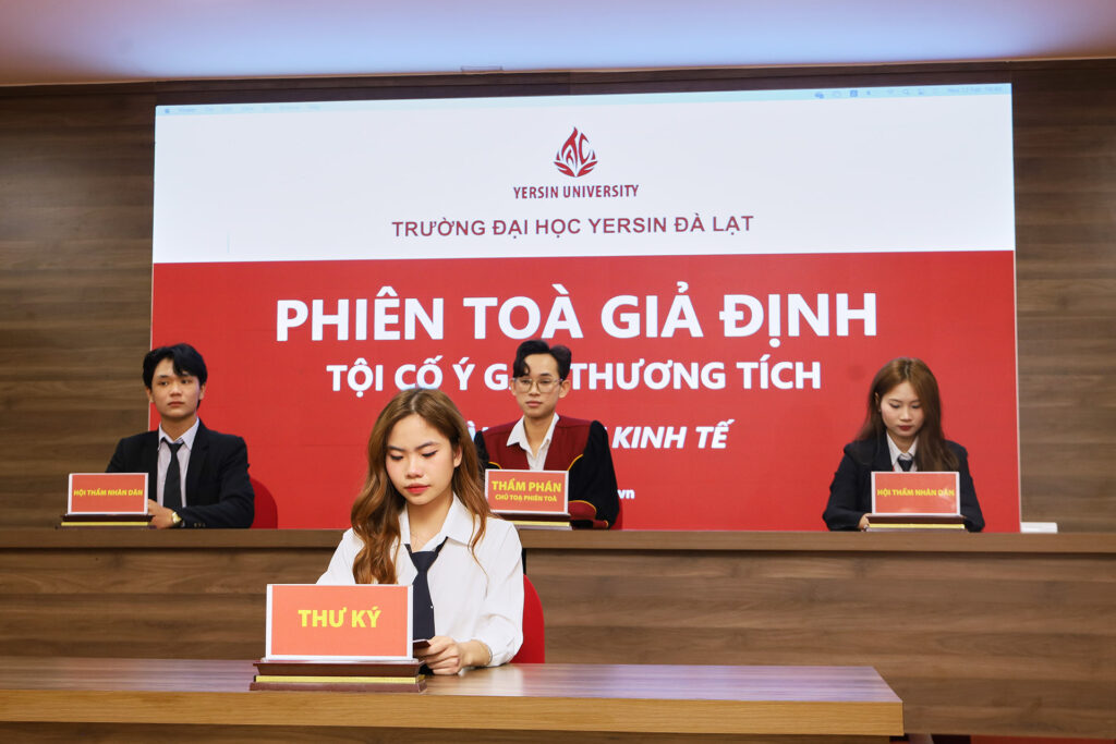 Ngành luật kinh tế học có khó không ra trường làm gì?