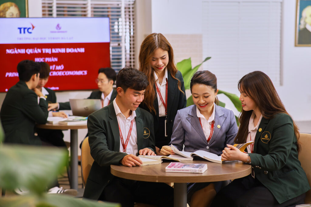 Ngành quản trị kinh doanh học trường nào tốt?