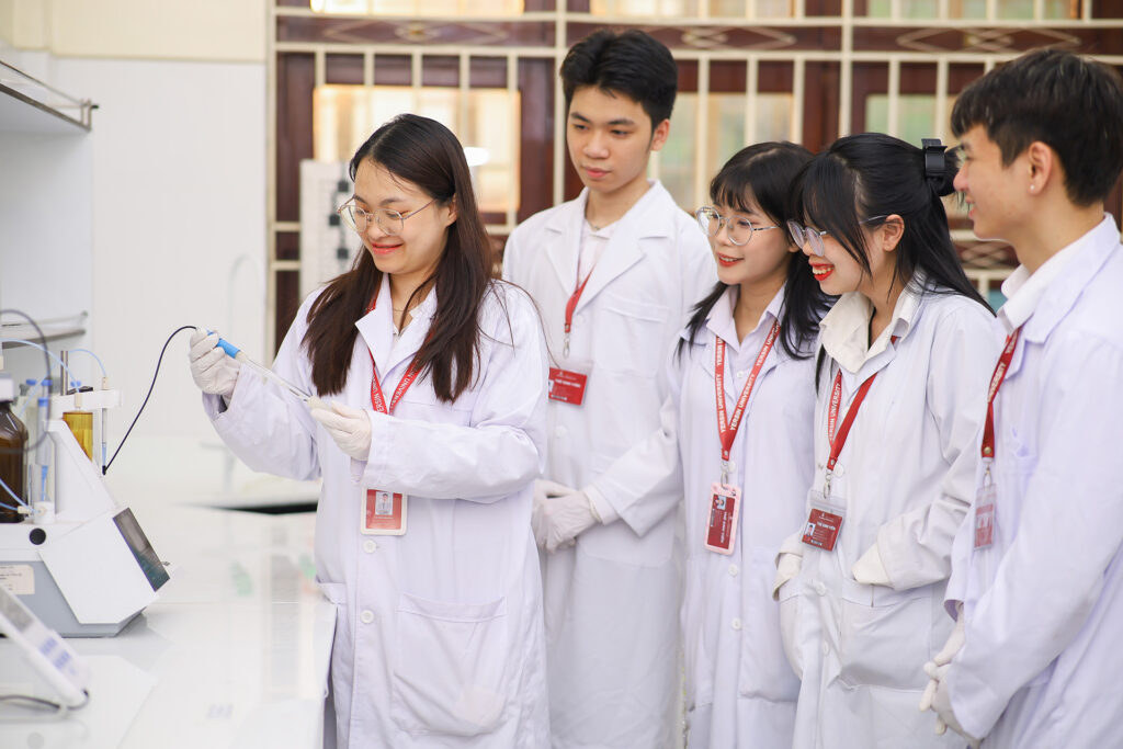 Sinh viên ngành Công nghệ sinh học ra trường thường làm ở đâu?