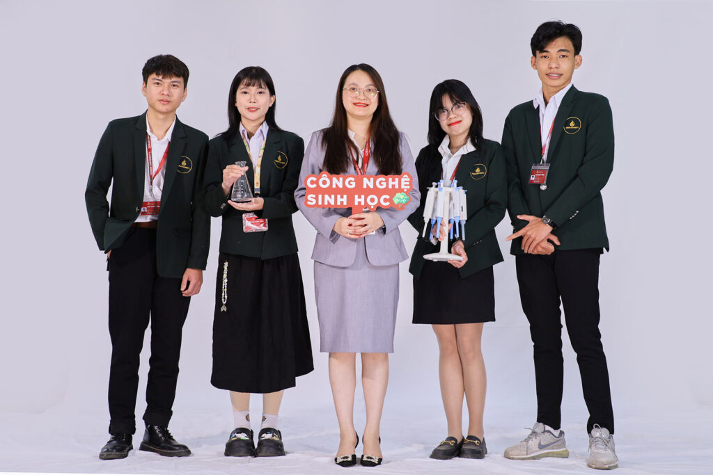 Ngành Công nghệ Sinh học có bị AI thay thế không? Xu hướng nghề nghiệp trong kỷ nguyên công nghệ