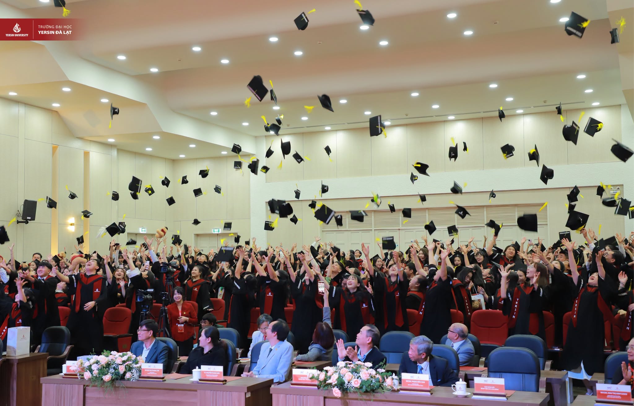 Lễ tốt nghiệp lần thứ 20 YersinUni thành công rực rỡ
