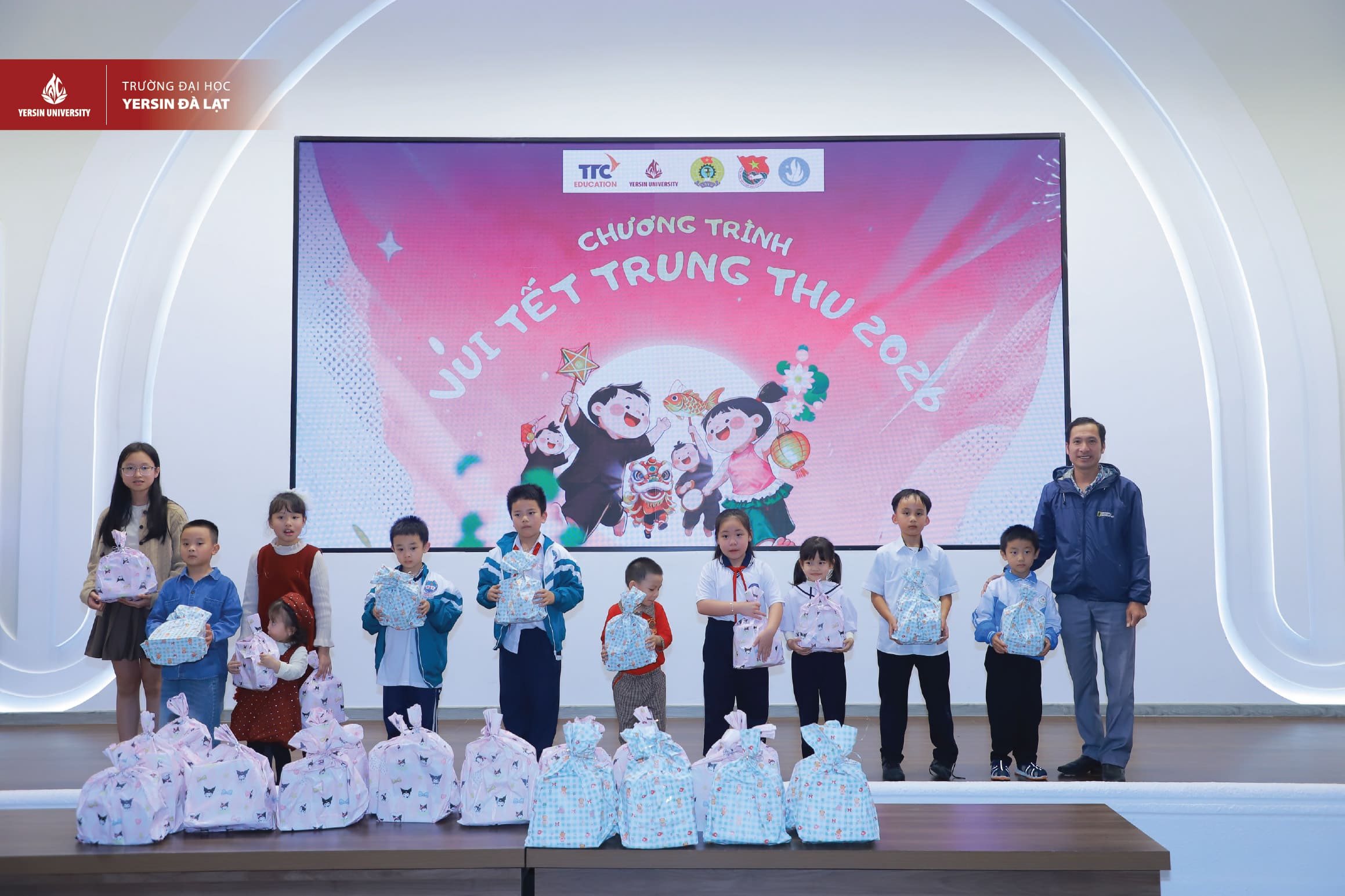 Vui hội trăng rằm, trọn vẹn yêu thương cùng YersinUni